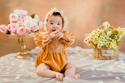 巴音郭楞宝宝揉眼睛揉鼻子